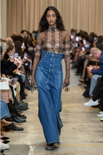 MAXI DENIM SKIRT WILL BE A MUST-HAVE ITEM FOR IT-GIRLS IN 2023